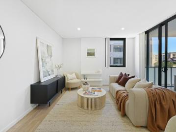 LIGHT FILLED LIVING IN A PRIME LIFESTYLE LOCATION