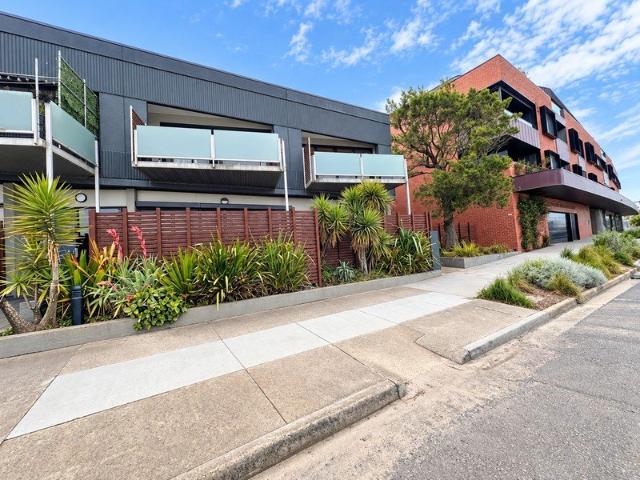 Light Filled Living in a Prime Mordialloc Location