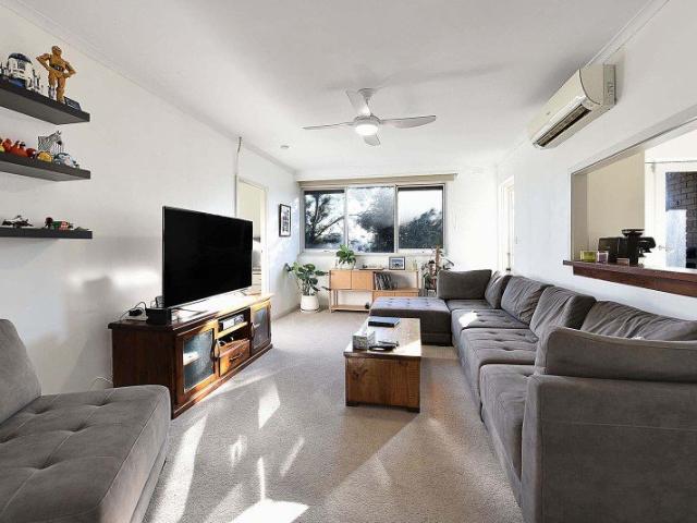 Light Filled Living in a Quiet Essendon Setting