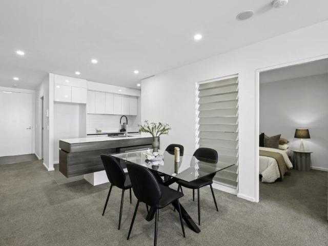 Light Filled Living in a Vibrant Locale