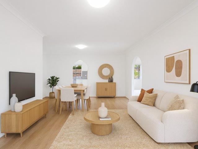 Light Filled Living in an Unbeatable Lifestyle Location