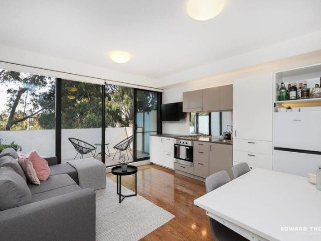 Light Filled Living in Kensington's Most Connected Pocket