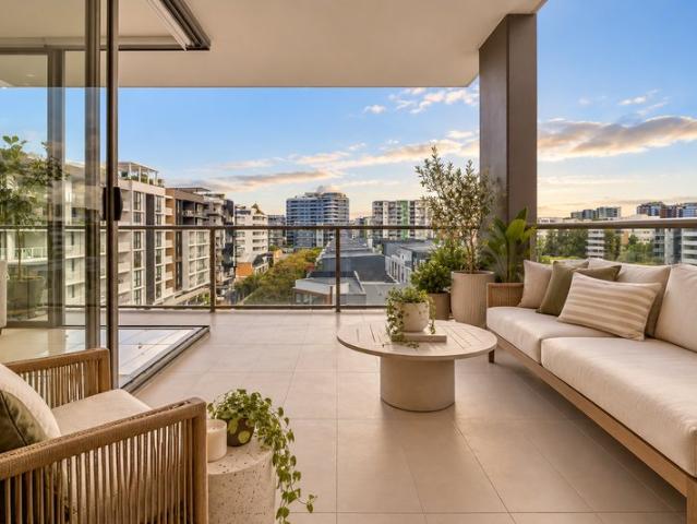 Light Filled Living in the Heart of West End