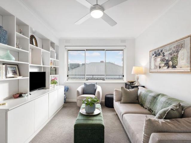 Light Filled Living in the Heart of Balaclava