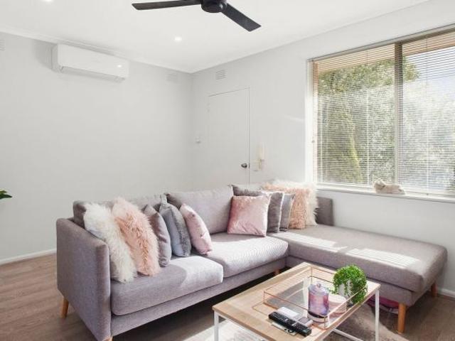 Light Filled Living in the Heart of Mentone