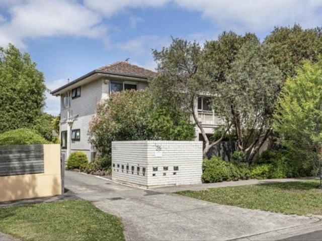 Light Filled Living in the Heart of Northcote