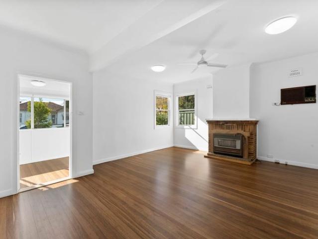 Light Filled Living with a Fresh Modern Touch