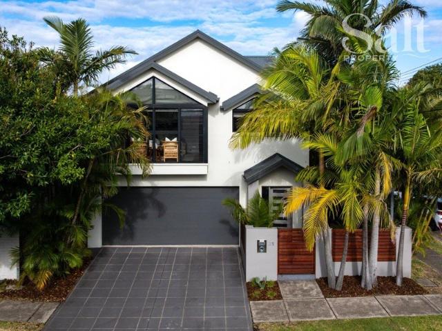 Light Filled Living with a Private Pool Retreat, Just 1400m to Bar Beach