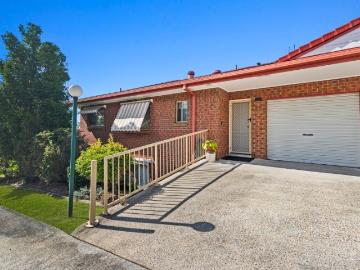 Light Filled Living with a Sunny North East Aspect
