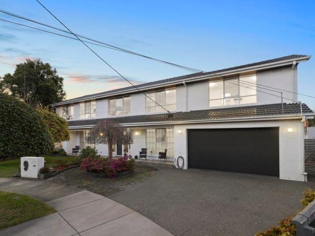 Light filled Living with Outstanding Versatility