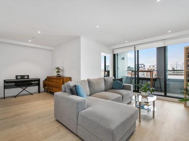 Light Filled Living with Rooftop Retreat Moments from Puckle Street