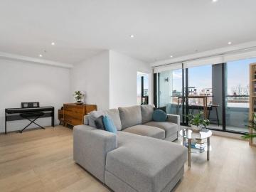 Light Filled Living with Rooftop Retreat Moments from Puckle Street