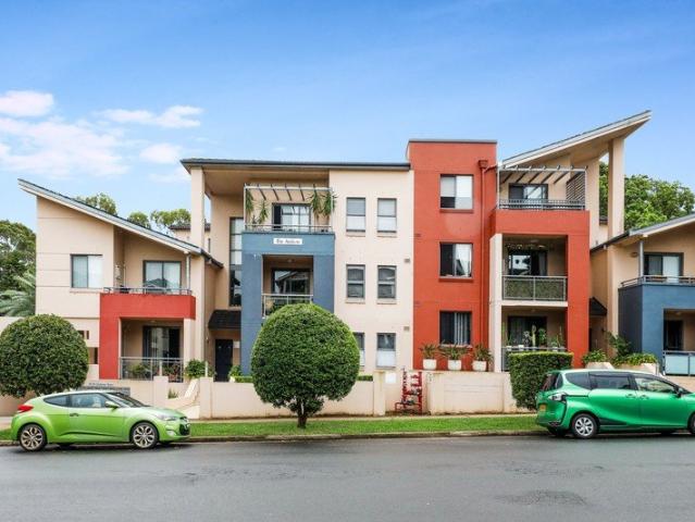 LIGHT FILLED LIVING WITH TWO LARGE BALCONIES