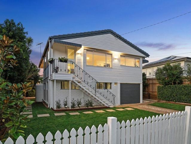 Light Filled Lifestyle Haven in a Blue Chip Location