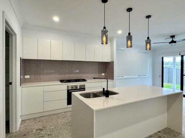 Light Filled Luxe Living 4 Bedroom Home, Double Garage, Alfresco, Ducted Air Con