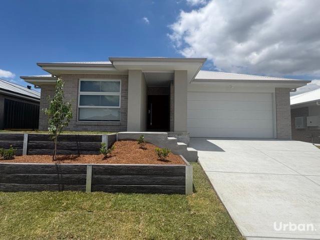 Light Filled Luxury Four bedroom home in Lochinvar