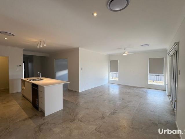 Light Filled Luxury Four bedroom home in Lochinvar