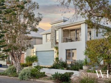 Light Filled Luxury in Idyllic Coastal Setting