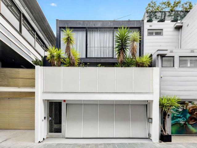 Light Filled Luxury with Architectural Style and Exceptional Outdoor Entertaining