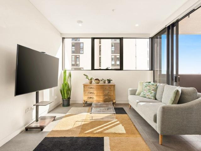 Light Filled Luxury with Everything at Your Doorstep