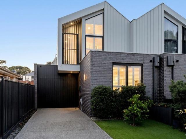 Light Filled Luxury with Soaring Architectural Dimensions