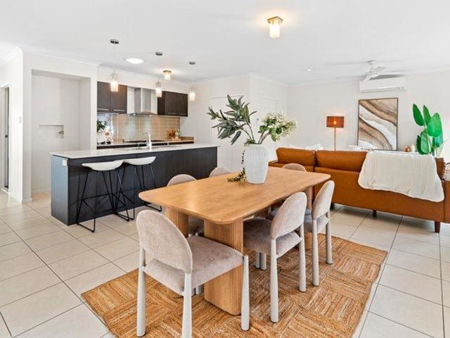 Light Filled Modern Living in Family Friendly Parklakes