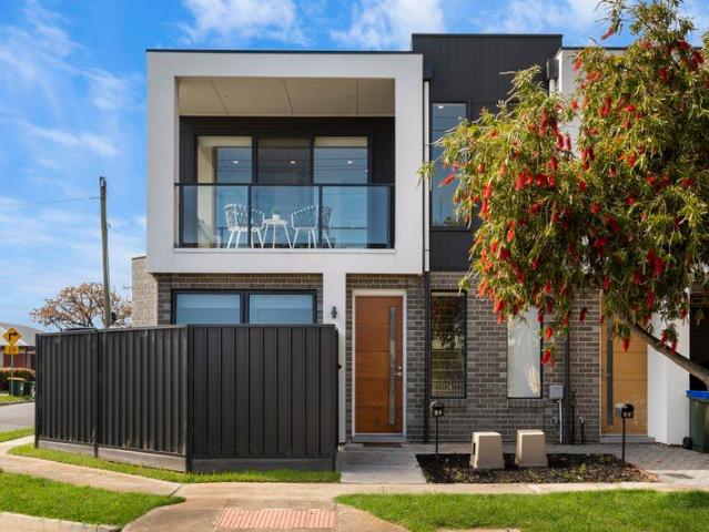 Light Filled Modern Townhouse Living