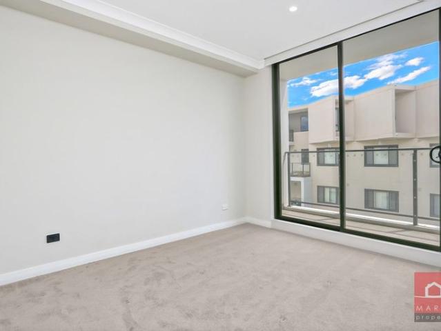 Light Filled & Modern 1 Bedroom Apartment!