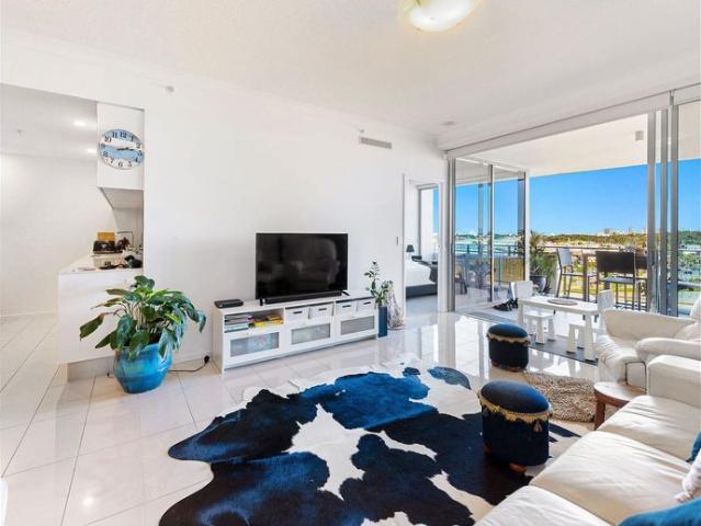 Light Filled, Modern 3 Bedroom Apartment in Popular Biggera Waters Available 31 August 2026