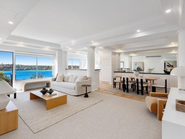 LIGHT FILLED NORTH FACING APARTMENT WITH HARBOUR VIEWS, LEVEL ACCESS & BOUTIQUE EXCLUSIVITY