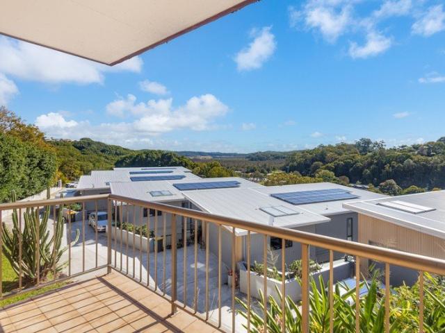 Light Filled North Facing Townhouse with Stunning Outlook