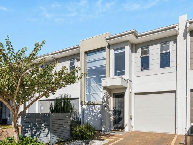 Light Filled North Facing Townhouse in a Prime City Fringe Location