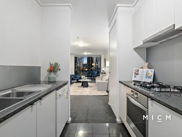 Light Filled Southbank Living with City & Bay Views