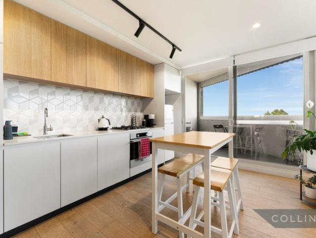 Light filled sanctuary with expansive and unobstructed 180 degree views