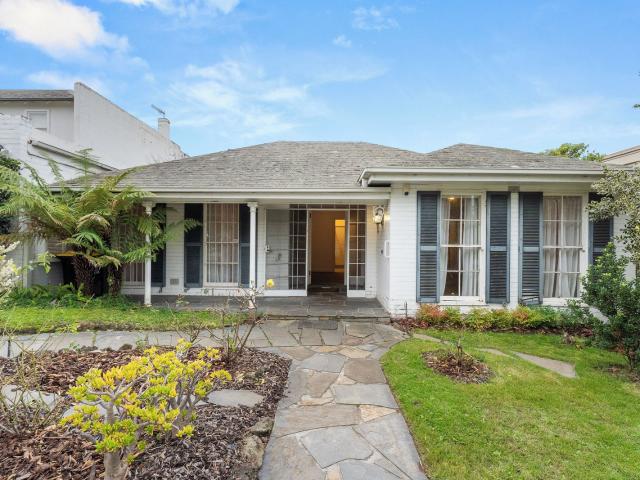 Light Filled Single Level Living in Prestigious Toorak