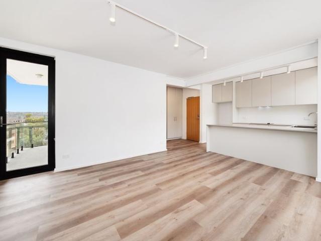 Light Filled & Spacious 2 Bedroom Apartment in Prime Bondi Beach Location