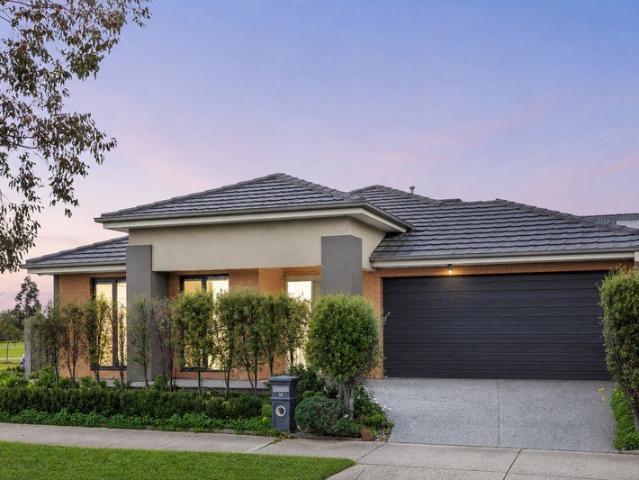 Light filled, spacious Carlisle built Family home IN THE PRESTIGIOUS WESTBROOK ESTATE!