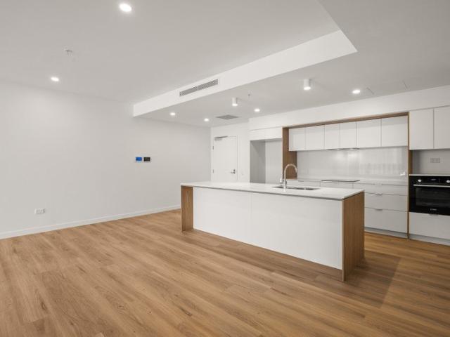 Light Filled, Spacious Apartment Overlooking the Village