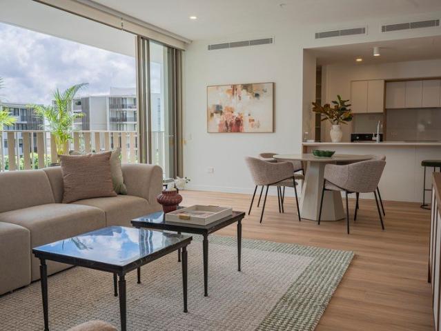 Light Filled, Spacious Apartment Overlooking the Village