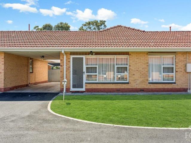 Light filled, spacious & easy care living