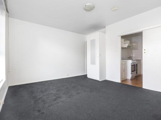 Light Filled Studio Apartment in the Heart of Fitzroy