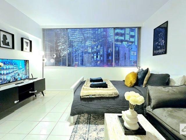 LIGHT FILLED STUDIO IN A PRIME WALK EVERYWHERE LOCATION!