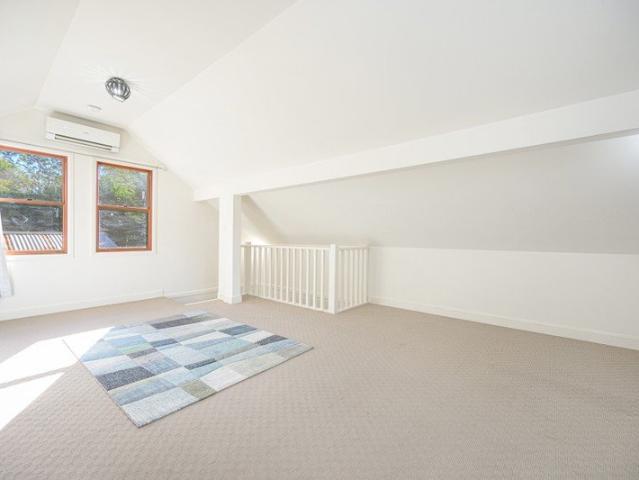 Light filled studio in peaceful Turramurra setting