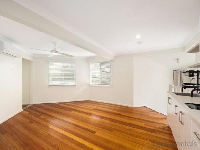 Light Filled Studio with Timber Floors & Leafy Outlook