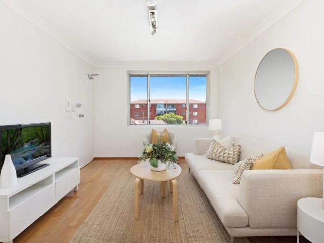 Light filled, stylish apartment