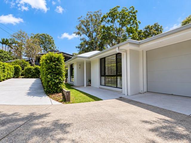 Light Filled, Stylish Duplex with a Generous Backyard