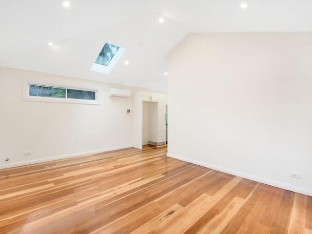 Light Filled & Private Two Bedroom Granny Flat in Premier North Manly Location