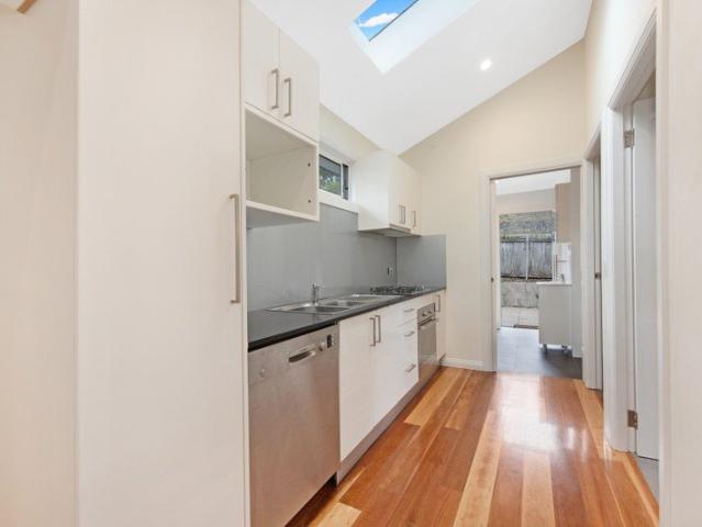 Light Filled & Private Two Bedroom Granny Flat in Premier North Manly Location