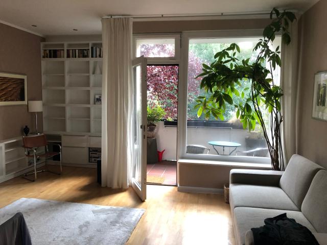 Light filled, quiet apartment in Lichterfelde near Benjamin Franklin Hospital. Also nearby is the Free University
