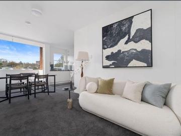 Light Filled Retreat with Expansive District Views